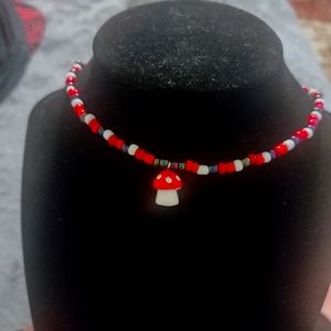 Women's choker